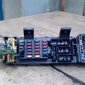 CHEVROLET Tacuma 02-08 Biztosítéktábla bcm bsi bsm sam gem modul utastér bontott alkatrész Legjobb ár