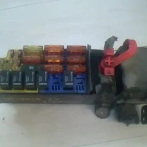 CHRYSLER STRATUS Biztosítéktábla bcm bsi bsm sam gem modul motortér 2.5ibontott alkatrész Ingyenes szállítás