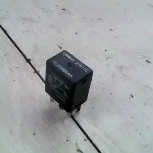 CHRYSLER VOYAGER Relé bontott alkatrész Rendeld meg most