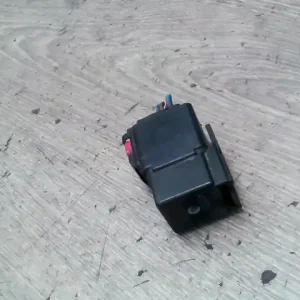 CHRYSLER VOYAGER 01.03-05.01 Relé bontott alkatrész Biztonságos fizetés