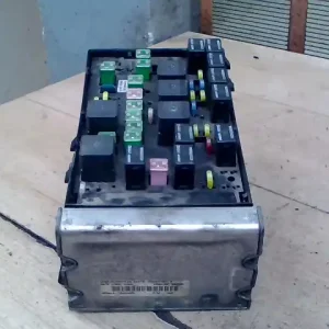 CHRYSLER VOYAGER 05.01- Biztosítéktábla bcm bsi bsm sam gem modul motortér bontott alkatrész Kedvezményes ár