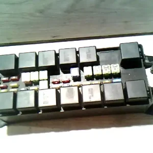 CHRYSLER VOYAGER 96-01 Biztosítéktábla bcm bsi bsm sam gem modul motortér 2.4 ibontott alkatrész Ne maradj le