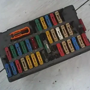 CITROEN BERLINGO 96-02 Biztosítéktábla bcm bsi bsm sam gem modulbontott alkatrész Kiárusítás