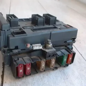 CITROEN C5 -04.09 Biztosítéktábla bcm bsi bsm sam gem modul2.2d bontott alkatrész Vásárlói kedvenc