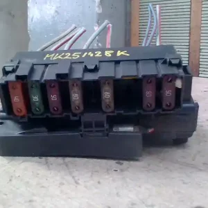 CITROEN C5 -04.09 Biztosítéktábla bcm bsi bsm sam gem modul motortér bontott alkatrész Végkiárusítás