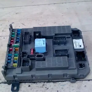 Kiárusítás CITROEN C5 -04.09 Biztosítéktábla bcm bsi bsm sam gem modul utastér bontott alkatrész