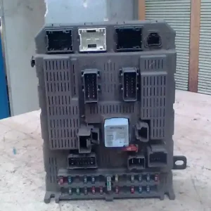 CITROEN C5 -04.09 Biztosítéktábla bcm bsi bsm sam gem modul utastér bontott alkatrész Expressz kézbesítés