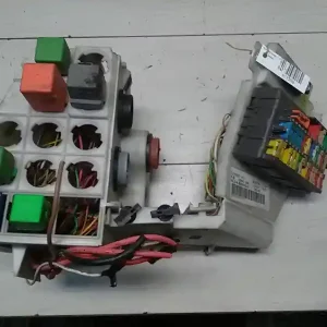 CITROEN XSARA 97.11-00.10 Biztosítéktábla bcm bsi bsm sam gem modulbontott alkatrész Népszerű