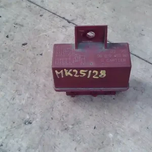 Azonnali szállítás CITROEN XSARA PICASSO -04 üzemanyag szivattyú relé 1.8i bontott alkatrész