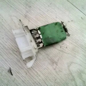 Szuper ajánlat DACIA LOGAN 04.11-08.06 Fűtőmotor előtét ellenállás1.4b bontott alkatrész