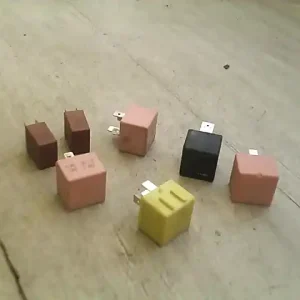 Ne maradj le DACIA SANDERO Relé bontott alkatrész