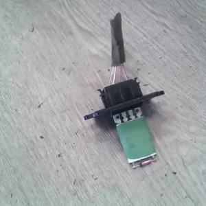 Ne maradj le DACIA Sandero Stepway 2012.09.27-2016.12.31 Fűtőmotor előtét ellenállásbontott alkatrész