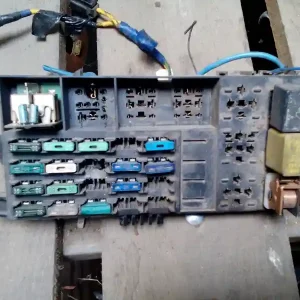 Korlátozott ajánlat DAEWOO FSO Biztosítéktábla bcm bsi bsm sam gem modulbontott alkatrész