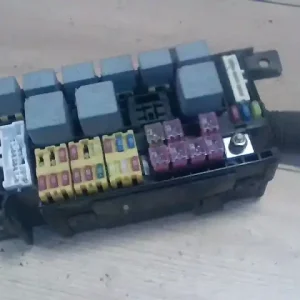 DAEWOO KALOS Biztosítéktábla bcm bsi bsm sam gem modul motortér 1.4i bontott alkatrész Prémium