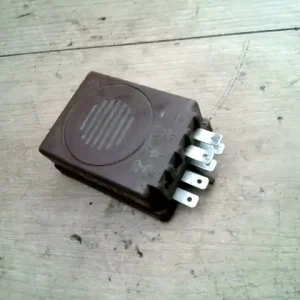 Vásárlói kedvenc DAEWOO NEXIA Relé bontott alkatrész