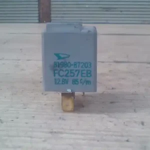 DAIHATSU APPLAUSE Relé bontott alkatrész Alacsony ár