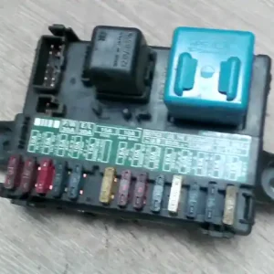 DAIHATSU MOVE 94.06-99-11 Biztosítéktábla bcm bsi bsm sam gem modul utastér utastérbontott alkatrész Kihagyhatatlan ajánlat