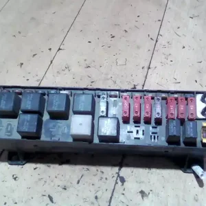 Vásárlói kedvenc DODGE CARAVAN 96- Biztosítéktábla bcm bsi bsm sam gem modulbontott alkatrész