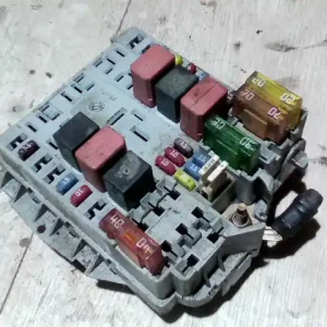 FIAT ALBEA 02.01.01-04.12.31 Biztosítéktábla bcm bsi bsm sam gem modul motortér 1.25i 59kw bontott alkatrész Kihagyhatatlan ajánlat