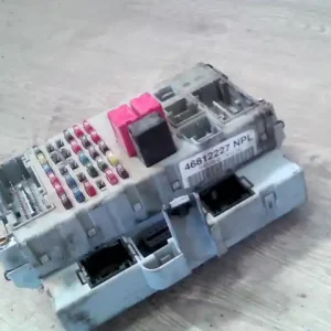 FIAT DOBLO 01.01-05.09 Biztosítéktábla bcm bsi bsm sam gem modul1kulcs és zárszerkezet bontott alkatrész Kedvezményes ár