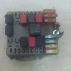 FIAT DOBLO 01.01-05.09 Biztosítéktábla bcm bsi bsm sam gem modul motortér 1.3jtdbontott alkatrész Nézd meg most