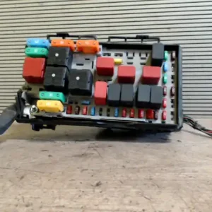 FIAT GRANDE PUNTO 05.10- Biztosítéktábla bcm bsi bsm sam gem modul motortér bontott alkatrész Népszerű