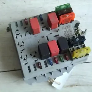 Ne maradj le FIAT PUNTO II. Biztosítéktábla bcm bsi bsm sam gem modulbontott alkatrész