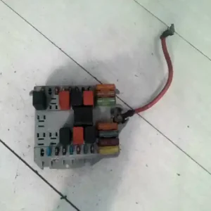 FIAT PUNTO II. Biztosítéktábla bcm bsi bsm sam gem modul motortér 1.9jtd bontott alkatrész Kedvezményes ár