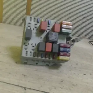 FIAT PUNTO II. Biztosítéktábla bcm bsi bsm sam gem modul motortér 1.2 i bontott alkatrész Gyors szállítás