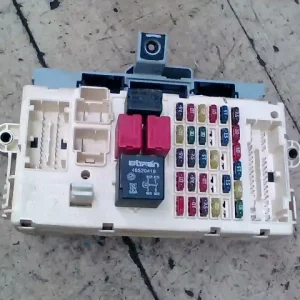 Vedd meg online FIAT PUNTO II. Biztosítéktábla bcm bsi bsm sam gem modul utastér 1.2i bontott alkatrész