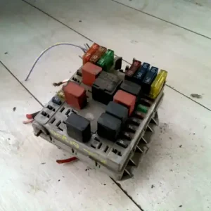 FIAT PUNTO III. Biztosítéktábla bcm bsi bsm sam gem modul1.2ibontott alkatrész Alacsony ár