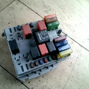 Újdonság FIAT PUNTO III. Biztosítéktábla bcm bsi bsm sam gem modul1.2b bontott alkatrész