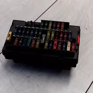 FIAT SCUDO 95-03 Biztosítéktábla bcm bsi bsm sam gem modul utastér bontott alkatrész Gyors szállítás