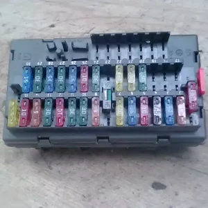 FIAT SCUDO 95-03 Biztosítéktábla bcm bsi bsm sam gem modul utastér bontott alkatrész Azonnali szállítás